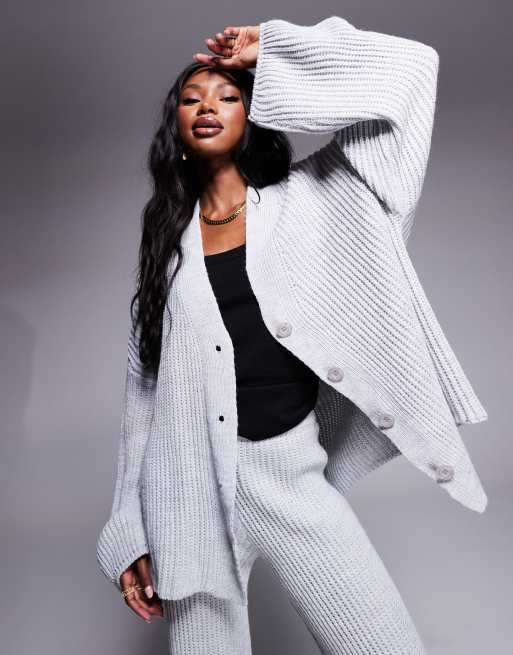 Missy Empire - Ensemble pantalon et gilet boutonné en maille - Gris, 2 de 4