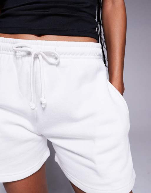 Missy Empire – Exclusive – Vita sweatshorts med dragsko, 2 av 5