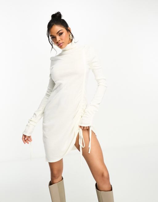 Missy Empire - Gebreide mini jurk met col en rimpeleffect in ecru