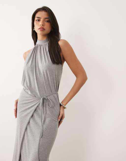 Missy Empire - Hoogsluitende maxi jurk met overslag en gestrikte taille in grijs, 4 van 4