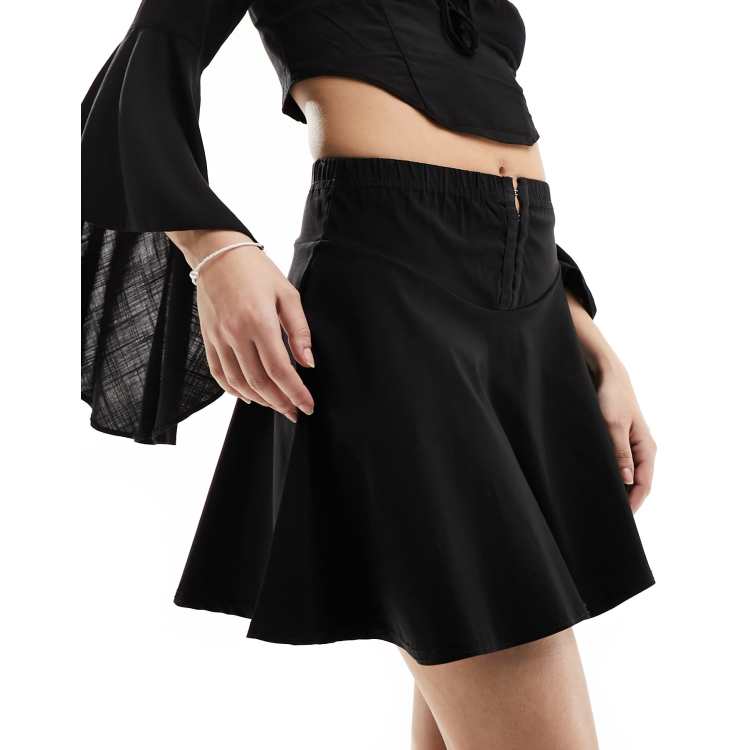 Black mini hotsell skirt skater