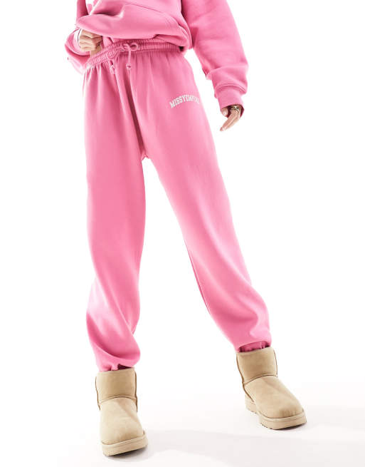 Missy Empire – Jogginghose in Rosa mit Logo und Bündchen, Kombiteil, 2 von 5