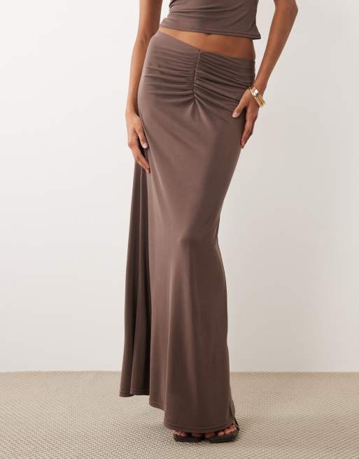 Missy Empire - Maxirok van modal met gerimpelde voorkant in chocoladebruin, deel van co-ord set, 2 van 5