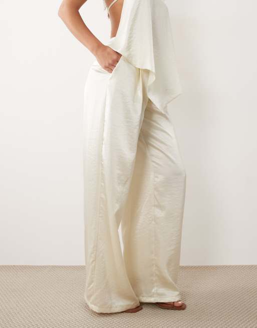 Missy Empire - Pantalon d'ensemble large en satin - Crème, 2 de 5