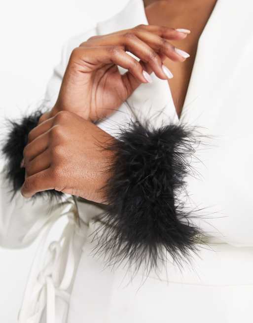 Missy Empire - Selvlukkende sorte armbånd i imiterede fjer