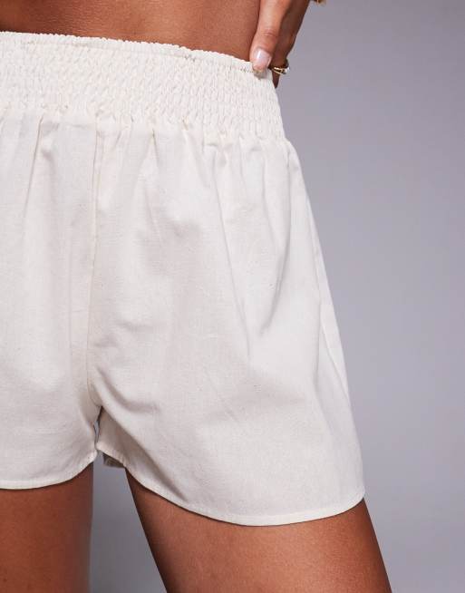 Missy Empire - Short style boxeur aspect lin avec taille froncée - Crème, 4 de 5