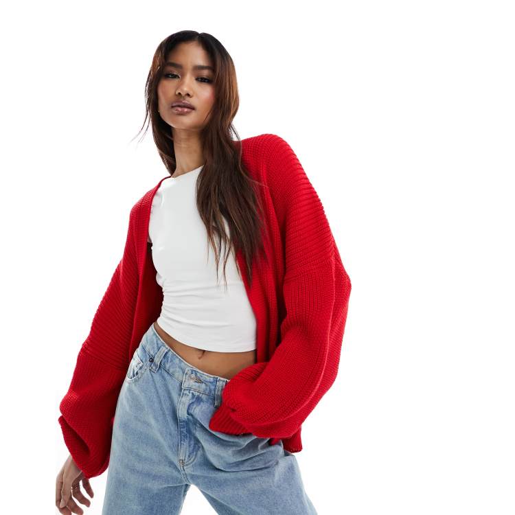 Missy Empire – Strickjacke in Rot mit Taschendetail | ASOS
