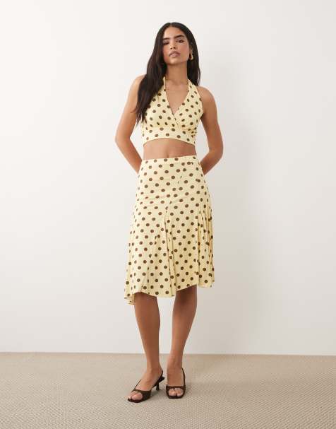 Missy Empire - Top amarillo ceñido con estampado de lunares, cuello halter y detalle cruzado (parte de un conjunto) - view 1