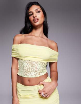 Missy Empire - Top d'ensemble près du corps en dentelle à encolure Bardot échancrée - Citron-Jaune IT 48