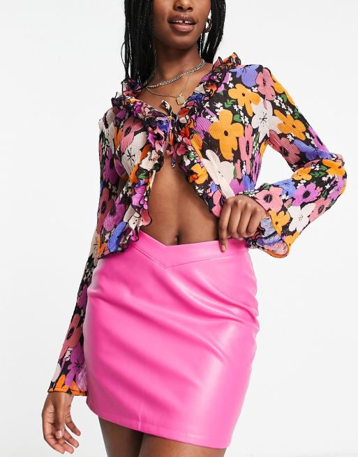 Missy Empire v front leather look mini skirt in pink