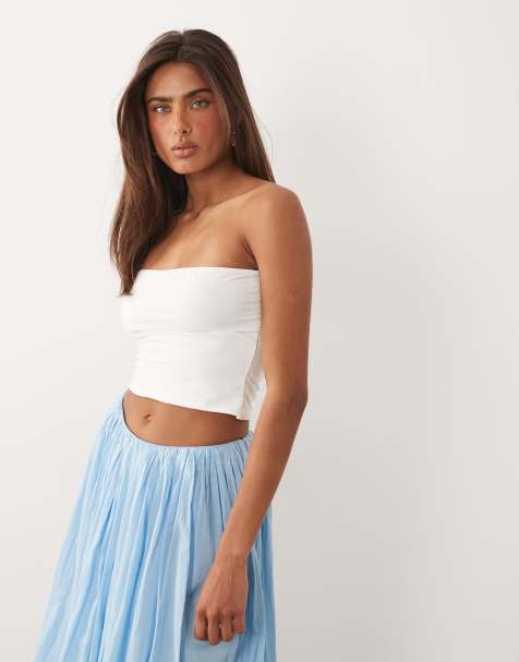Missy Empire - Vormgevende bandeau-top van gladde stof in wit - view 1