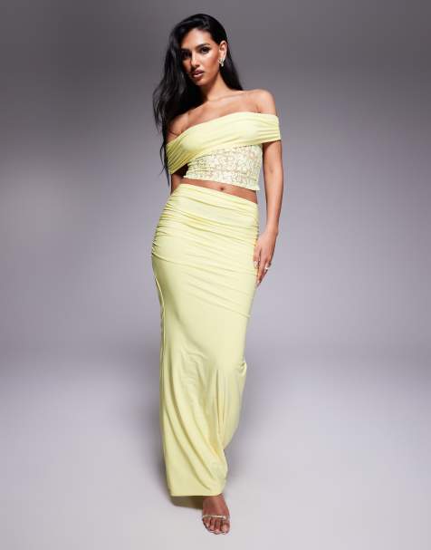Missy Empire - Vormgevende co-ord set van gladde stof met top met blote schouder en metalen zeesterdetail en maxirok in lichtgeel - view 1