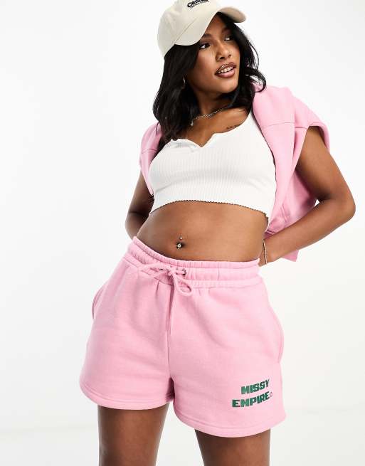 Missyempire - Baby-lyserøde sweat-shorts med slogan - Del af sæt