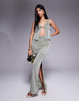 Missyempire - Co-ord set van gladde stof van top met split aan de voorkant en metalen versiering en maxi rok in kaki - view 1