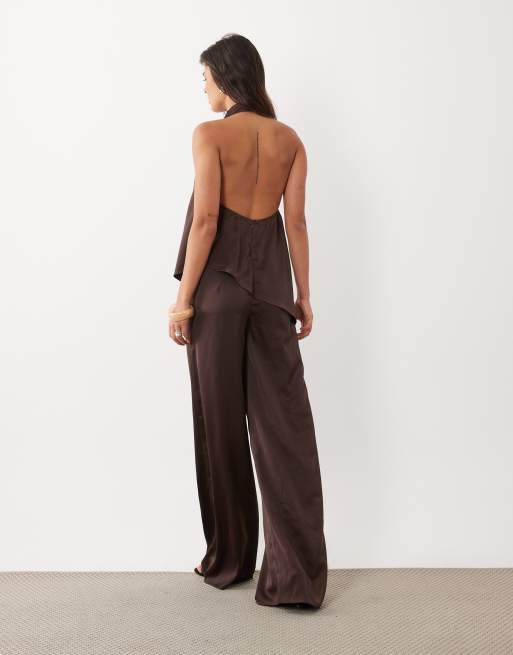 Missyempire combinaison large en satin à col halter avec détail superposé, chocolat, 2 de 4