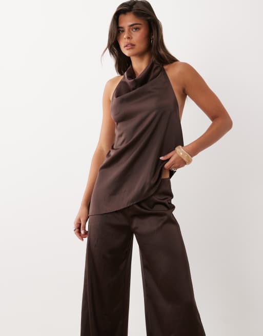 Missyempire combinaison large en satin à col halter avec détail superposé, chocolat, 4 de 4