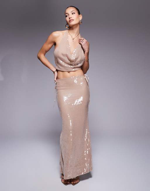 Missyempire - Crop top allacciato al collo in paillettes crema lucide con scollo ad anello profondo in coordinato