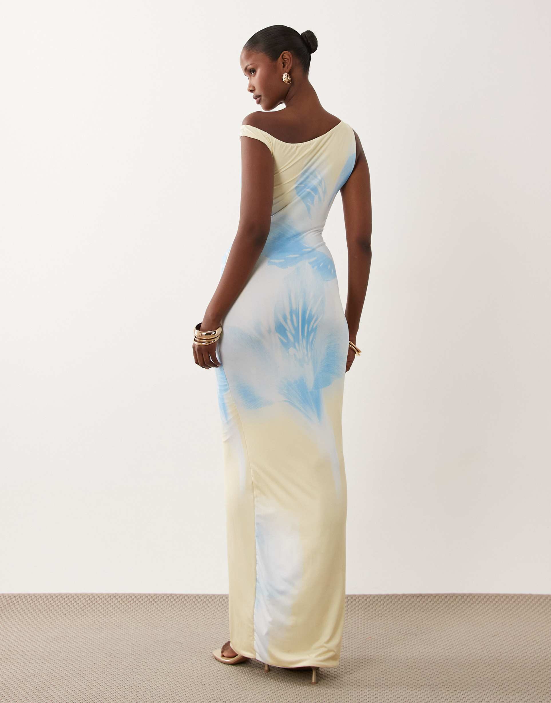 missyempire double sculpted slinky asymmetric shoulders maxi dress in lemon & blue flower print