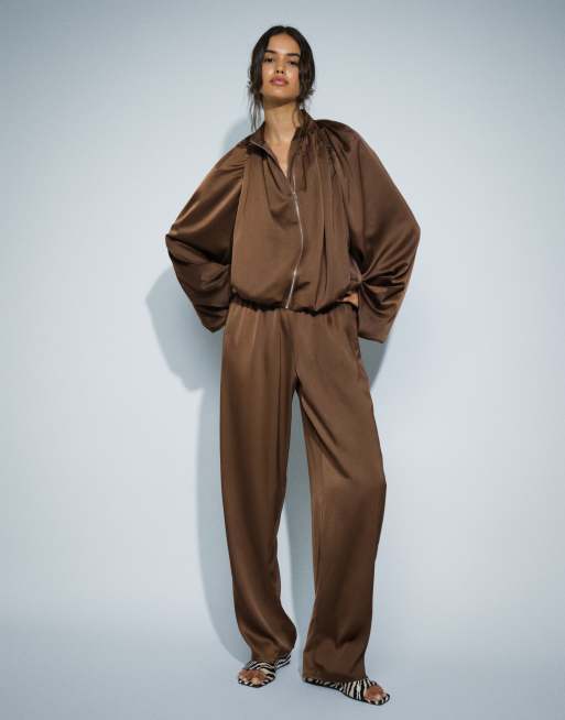 Missyempire ensemble coordonné bomber en satin à manches ballon couleur chocolat, 4 de 4