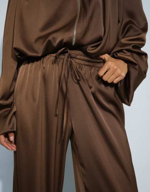 Missyempire ensemble coordonné pantalon ample en satin à cordon de serrage couleur chocolat, 2 de 5