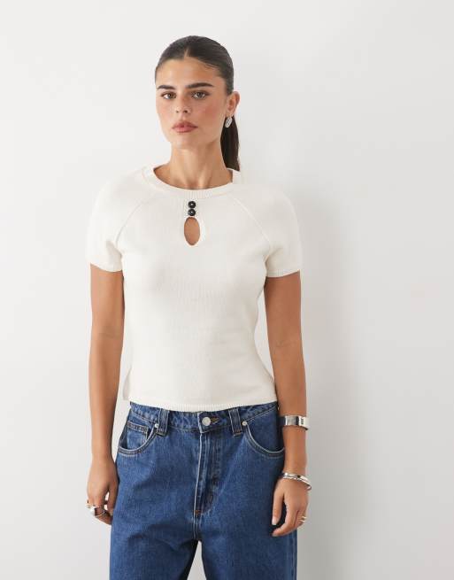 Missyempire knitted button front keyhole detail top in cream, 3 of 4