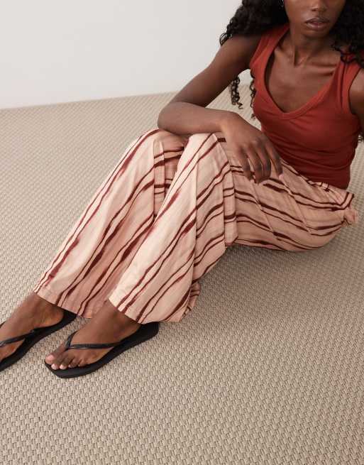 Missyempire - pantalones fluidos de pernera ancha con cordón ajustable en beige y raya granate, 4 de 5