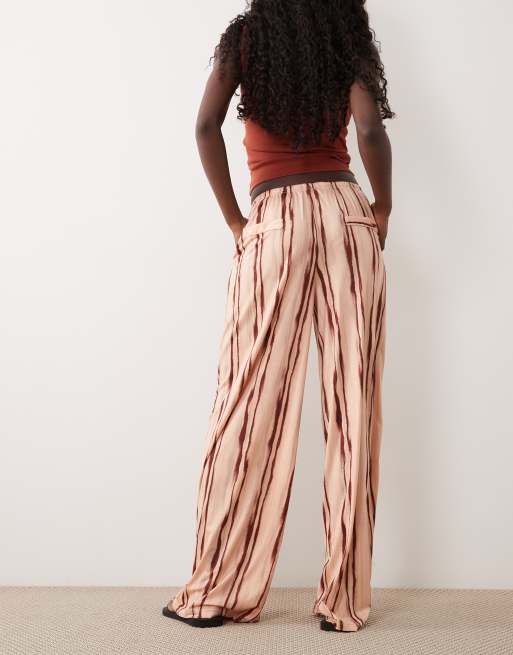 Missyempire - pantalones fluidos de pernera ancha con cordón ajustable en beige y raya granate, 5 de 5
