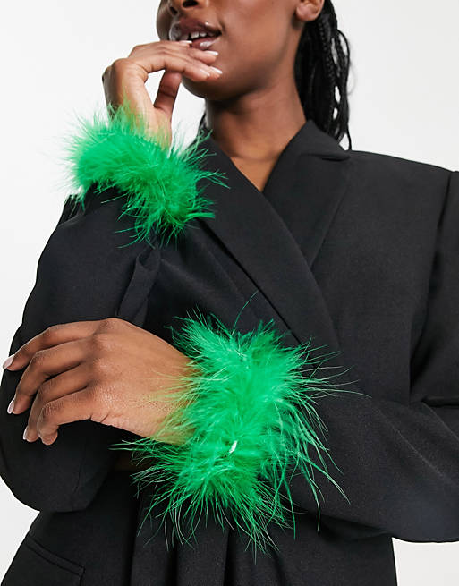 Missyempire - Polsini a fascia a scatto verdi di piume sintetiche