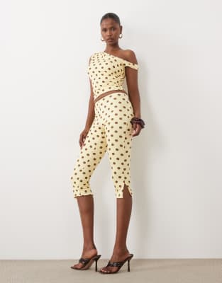 Missyempire Slinky Capri Pants In Yellow