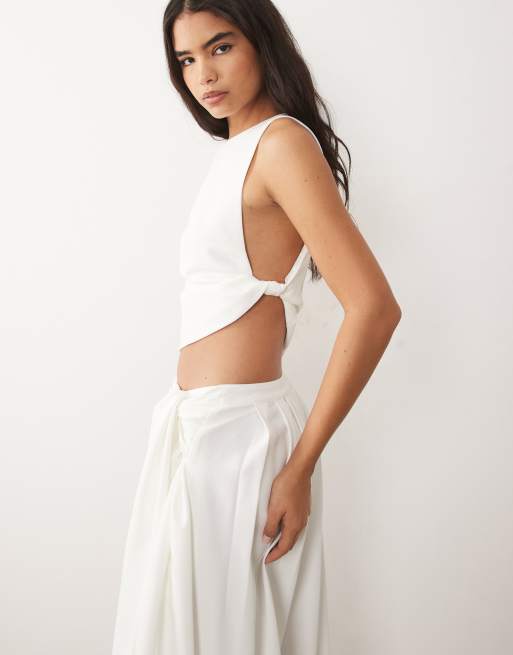 Missyempire - Coordinato bianco con top asimmetrico con nodo laterale e scollo dritto e pantaloni, 3 di 3