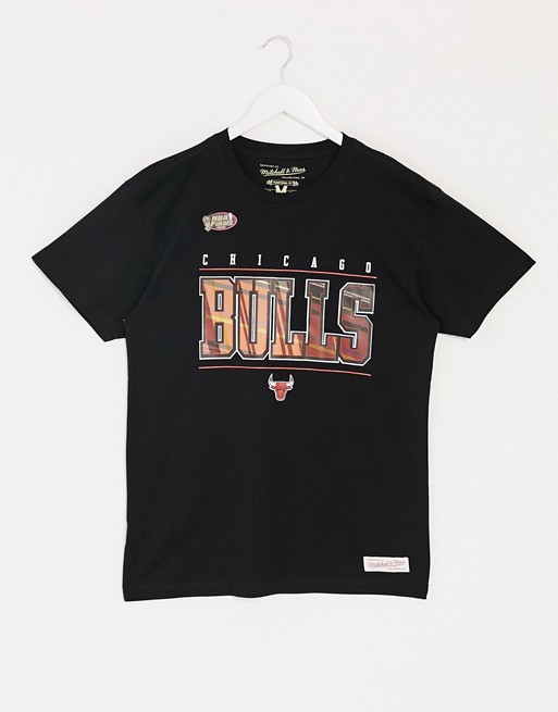 Mitchell & Ness NBA Chicago Bulls Private School logo t-shirt in black
