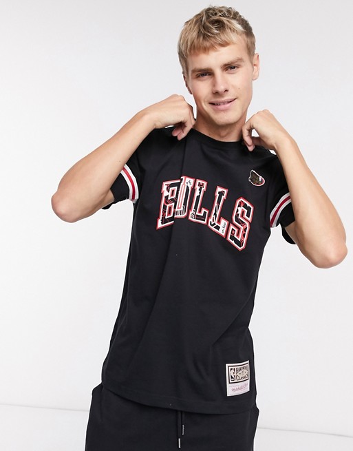 Mitchell & Ness Chicago Bulls Tear Up Pack logo t-shirt in black