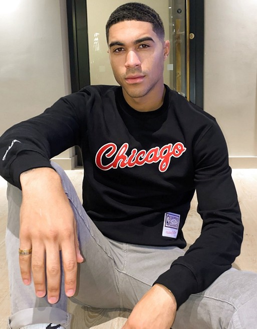 Mitchell & Ness NBA Chicago Bulls embroidered sweatshirt in black