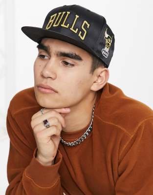 black and gold chicago bulls snapback