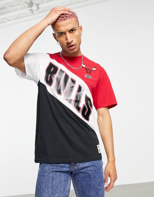 印象のデザイン ミッチェルアンドネス 半袖tシャツ メンズ Mitchell Ness Nba Chicago Bulls Play By Play T Shirt In Red Multi エイソス Asos イギリス クレジットカードok ブランド 並行輸入品 レッド 赤 シカゴ ブルズ 日本未入荷 新作 人気 インポート