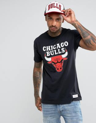 Mitchell & Ness - Chicago Bulls Vintage Big Logo Tee in Faded Black