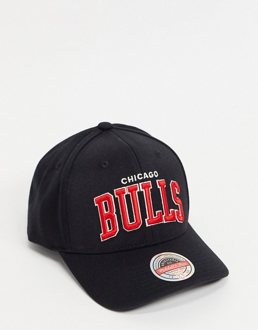 Mitchell & Ness NBA Chicago Bulls the champ redline cap in black