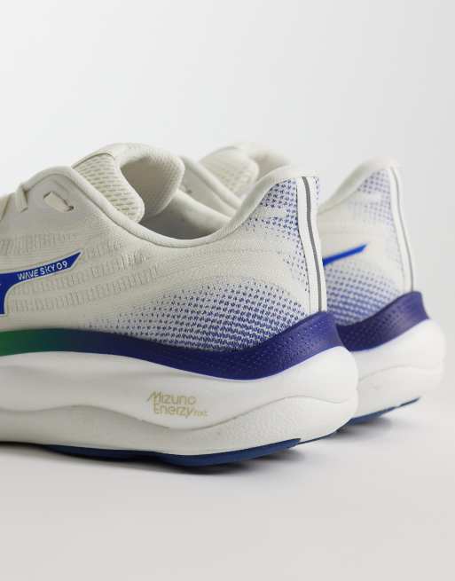 Mizuno - Wave Sky 9 - Sneakers in gebroken wit en geel, 2 van 5