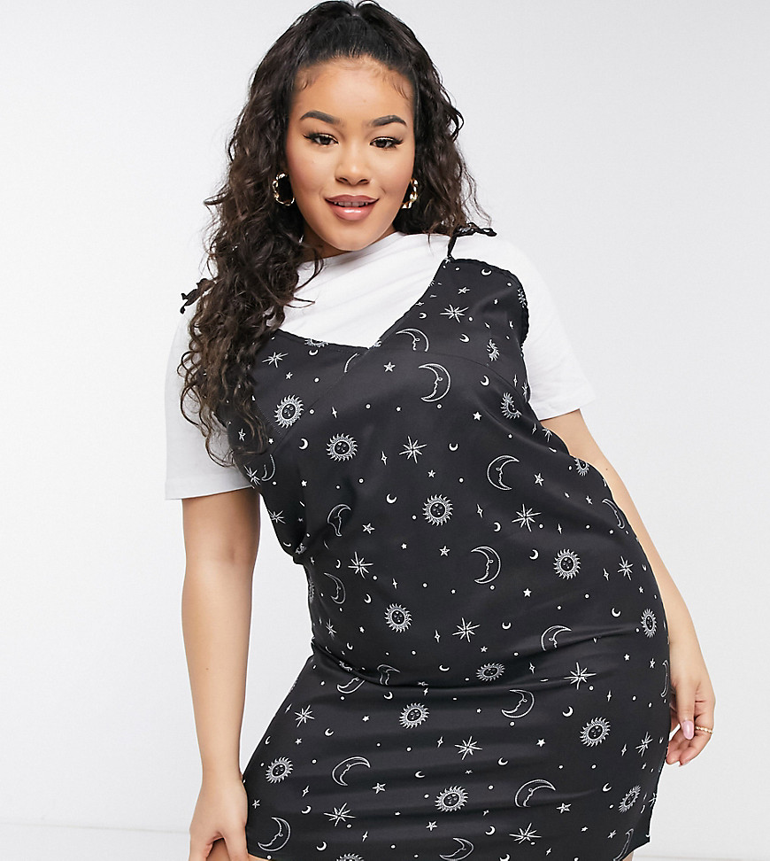 фото Многослойное платье-комбинация «два в одном» с завязками на плечах и астрономическим принтом skinnydip curve-черный цвет
