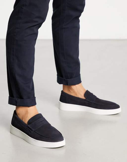 Mocasines azul marino de estilo casual de ante con suela blanca en contraste elaborados en Portugal de Noak