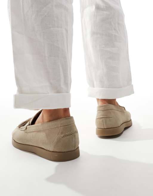 Mocasines beis con borlas y suela en contraste de ante de ASOS DESIGN, 3 de 4