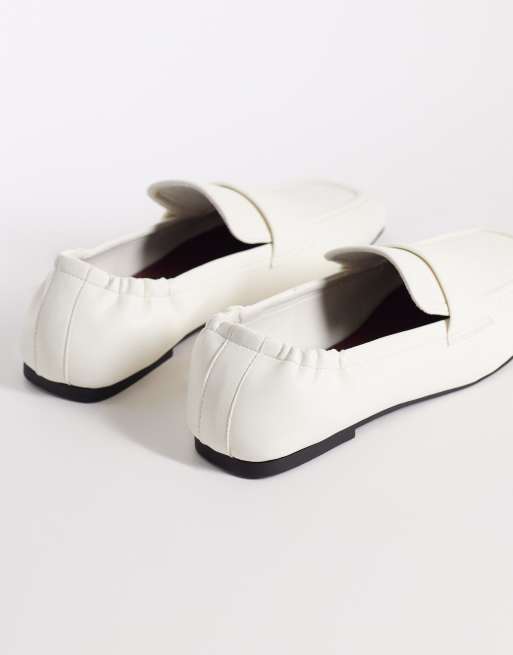 Mocasines blanco hueso con puntera cuadrada con acabado suave Melody de ASOS DESIGN, 3 de 4