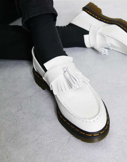 Mocasines blancos con borlas Adrian YS Dr Martens | ASOS