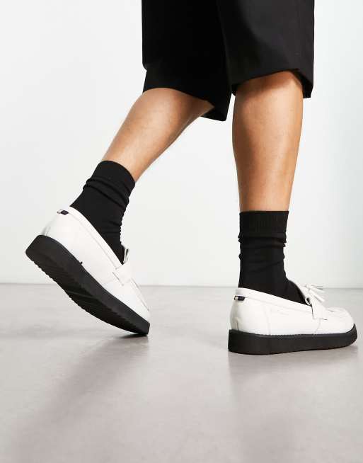 Mocasines blancos con suela de estilo casual y flecos de cuero de Ben Sherman, 3 de 4