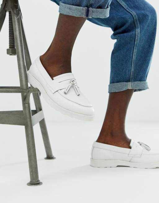 Mocasines blancos de cuero con borlas de ASOS DESIGN | ASOS