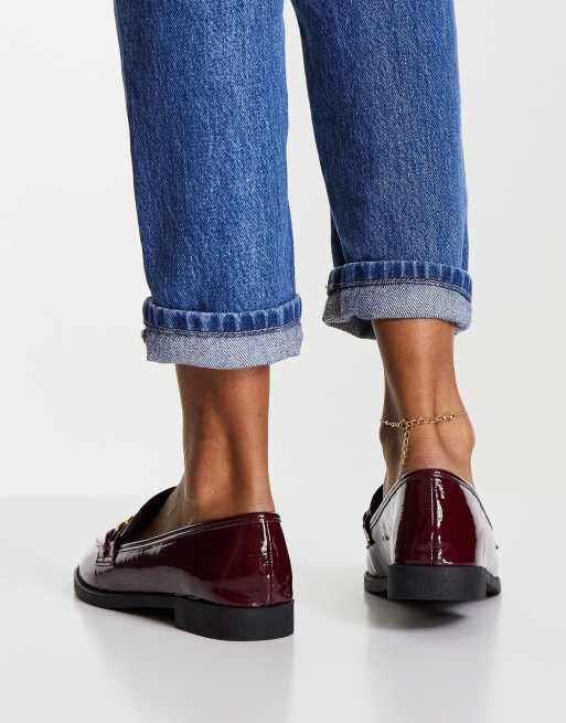 Mocasines burdeos con hebilla de charol de Miss | ASOS
