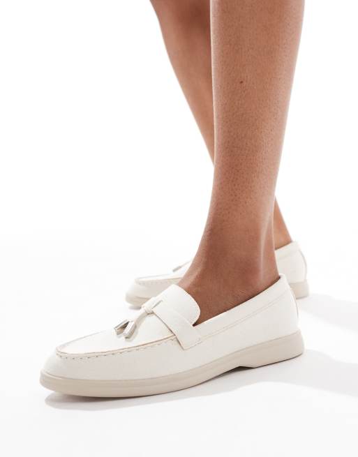 Mocasines color crema con detalle de borlas de antelina Panther de SEQWL, 3 de 4