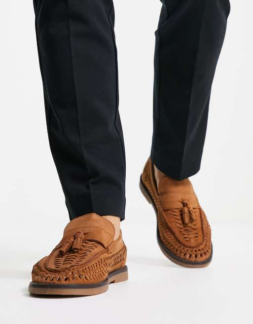 Mocasines color tostado con borlas de River Island