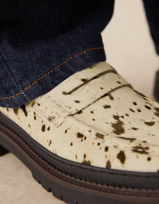 Mocasines con suela gruesa y acabado efecto piel de vaca premium de ASOS DESIGN, 3 de 4
