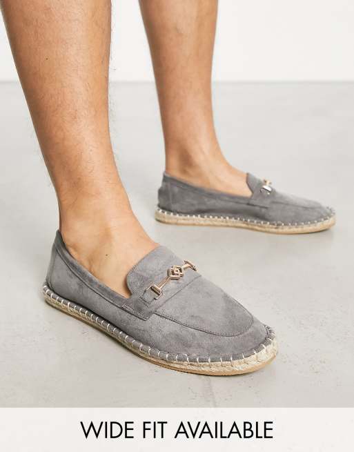 Mocasines grises tipo alpargatas de antelina con detalle de bridón de ASOS DESIGN